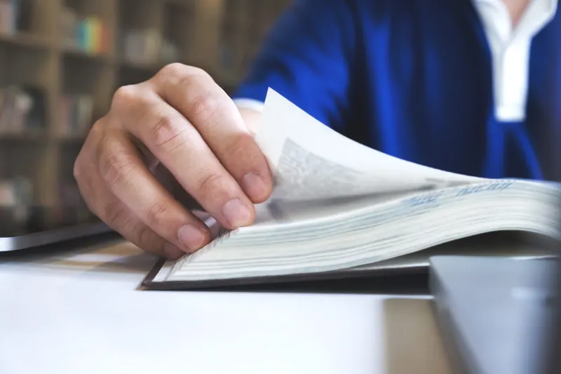Le pagine di un registro ufficiale